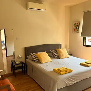 Extremely Comfy With Spacious Private Terrace 10min Walk To The & In Town Prázdninový dům Larnaca
